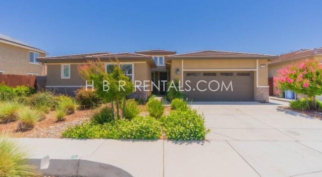 Building Photo - Spacious Elegance: 4-Bedroom with 3.5 Baths in Manteca