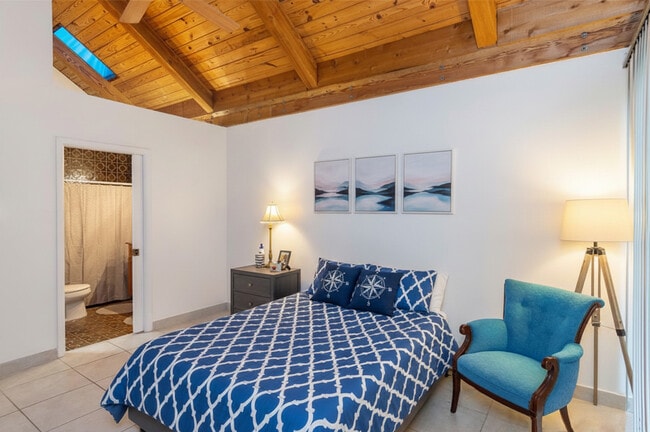 Photo - 497 N University Dr