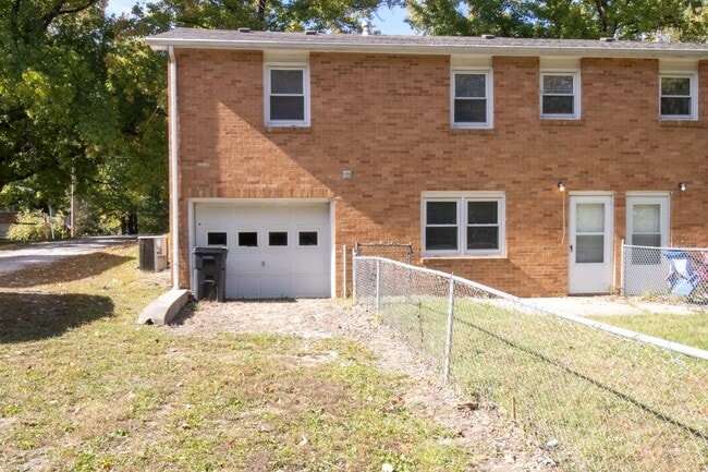 Photo - 2804 Isherwood Dr Unit B