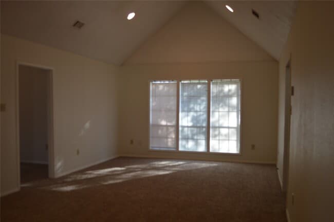 Photo - 532 Hollyhock st