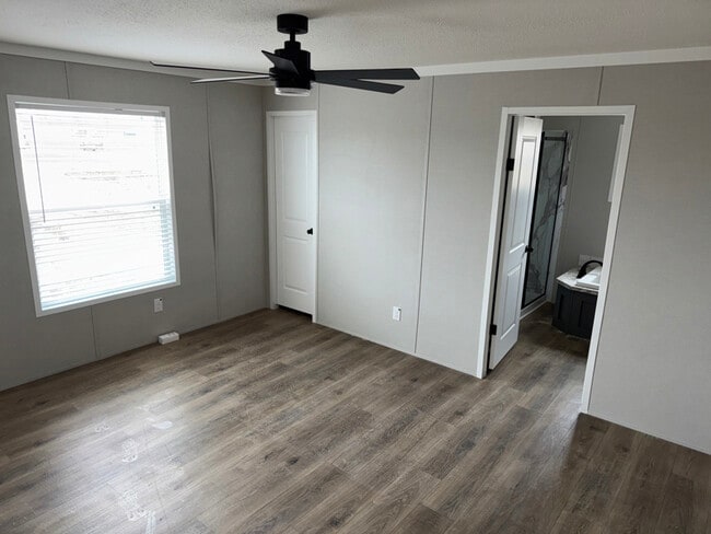 Photo - 300 Patriot Ln