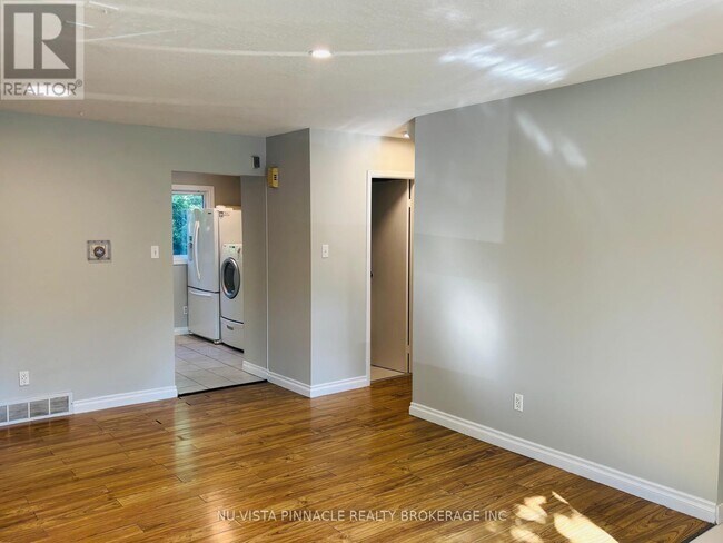 Photo - 39 - 577 THIRD STREET
