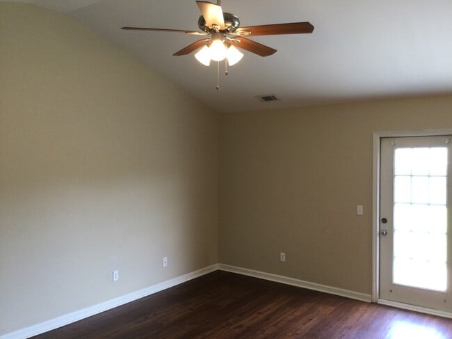 Photo - 25 Twin Oaks Pl