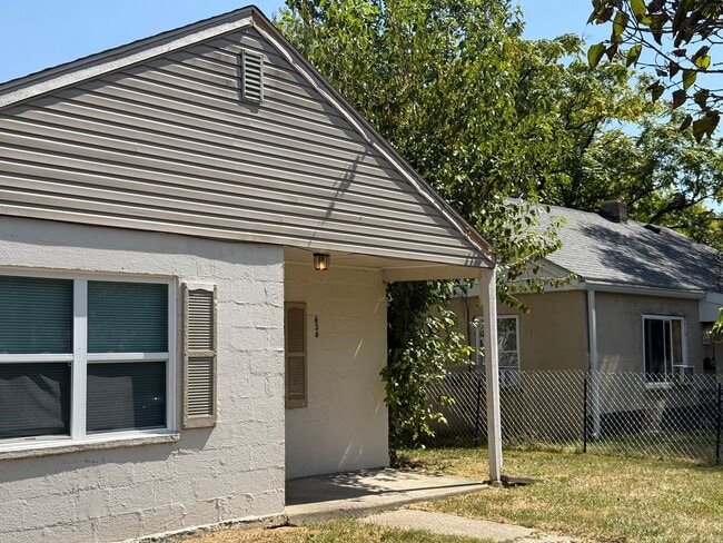 Photo - 636 S Wheatland Ave