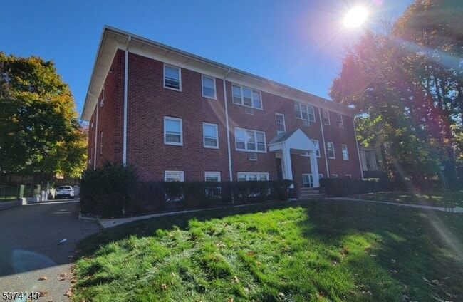 Photo - 138 Roseland Ave Apartment Unit 3