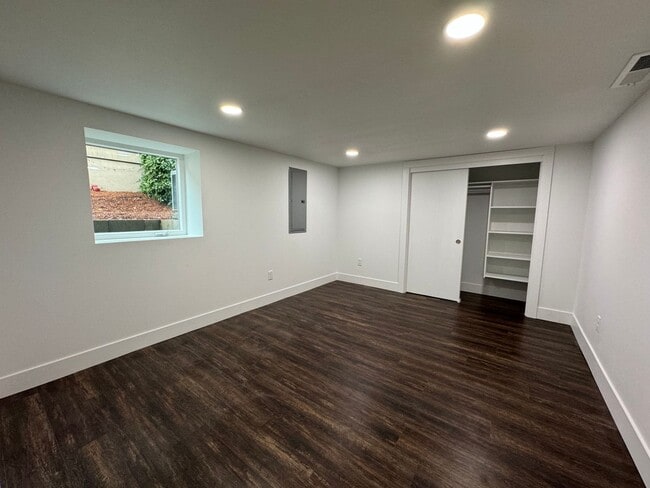 Photo - 3542 N Missouri Ave Unit B