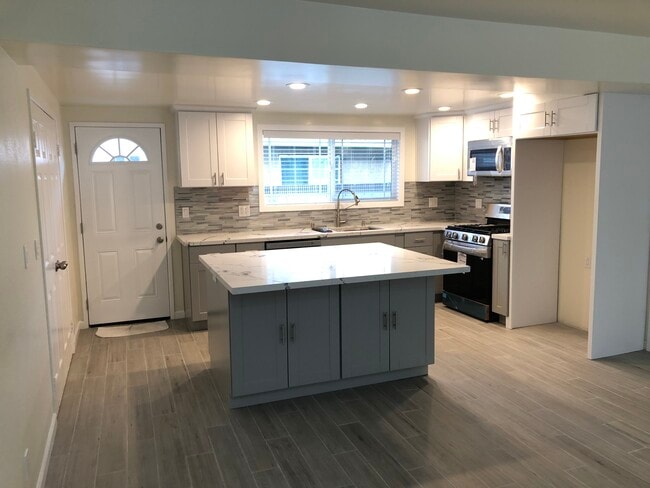 Building Photo - 1350 W 162nd St