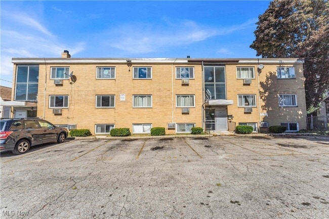 Building Photo - 1415 Wyandotte Ave Unit 206