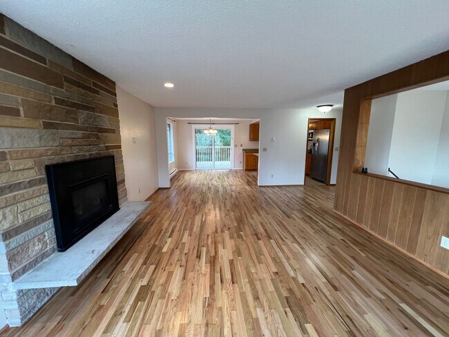 Photo - 13807 FERAL BUELLER TRI-PLEX LLC Unidad 13807