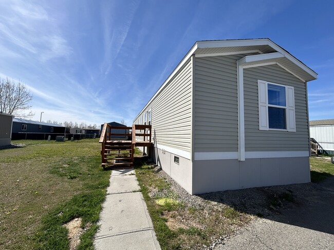 Photo - 18 Skeena St