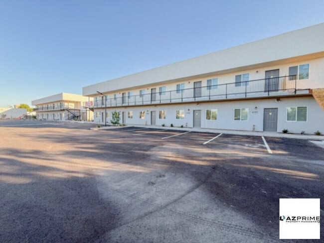 Building Photo - $1295 OFF FIRST MONTH'S RENT MOVE IN SPECIAL! Brand-New 2/2 Phoenix Apartment - Modern, Spacious ...