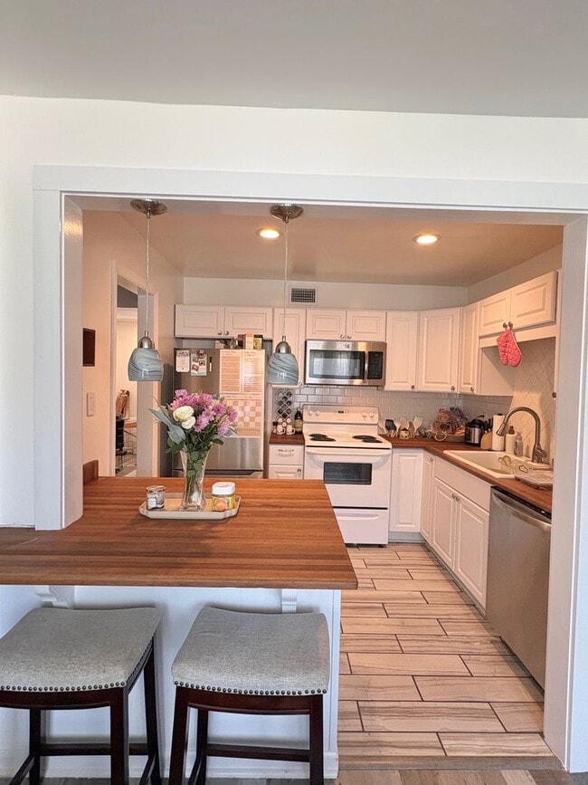 Photo - 853 Cambridge Dr