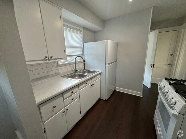 Building Photo - 36 Warren St Unit East Rental