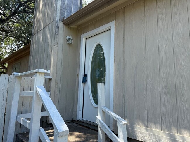 Building Photo - 11606 Castle Rock Ct Unit A