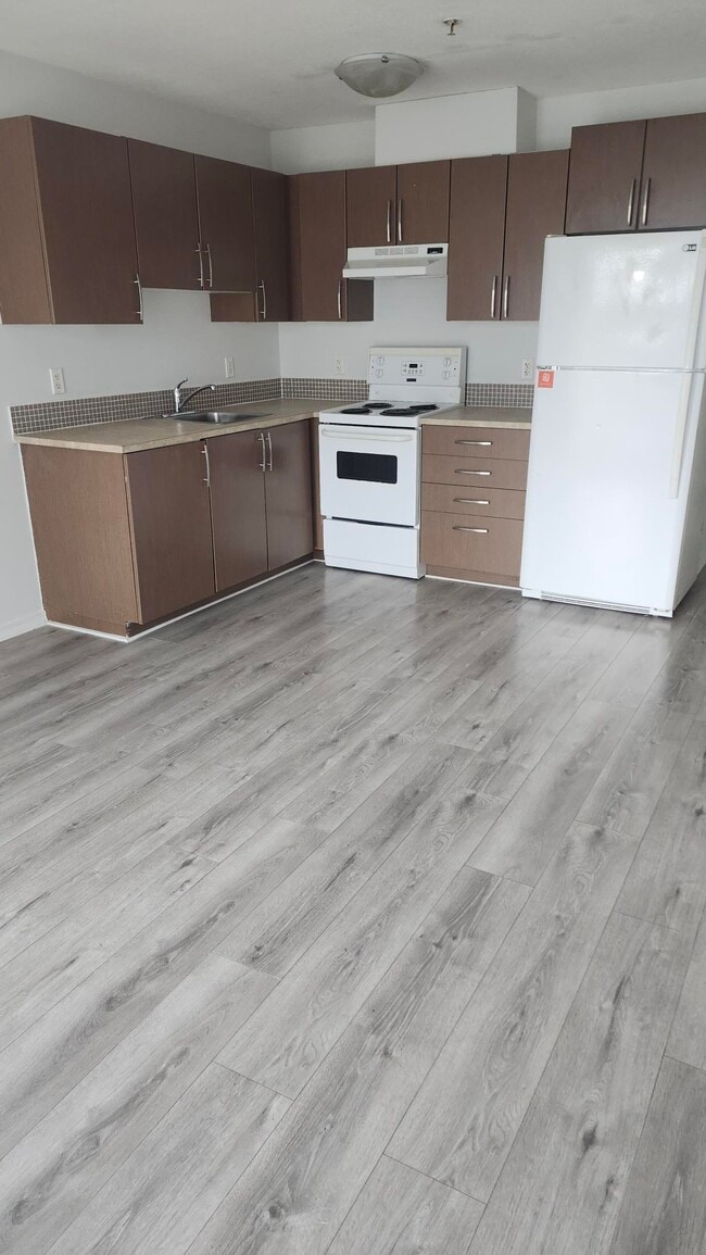 Photo - 3683 E Hastings St