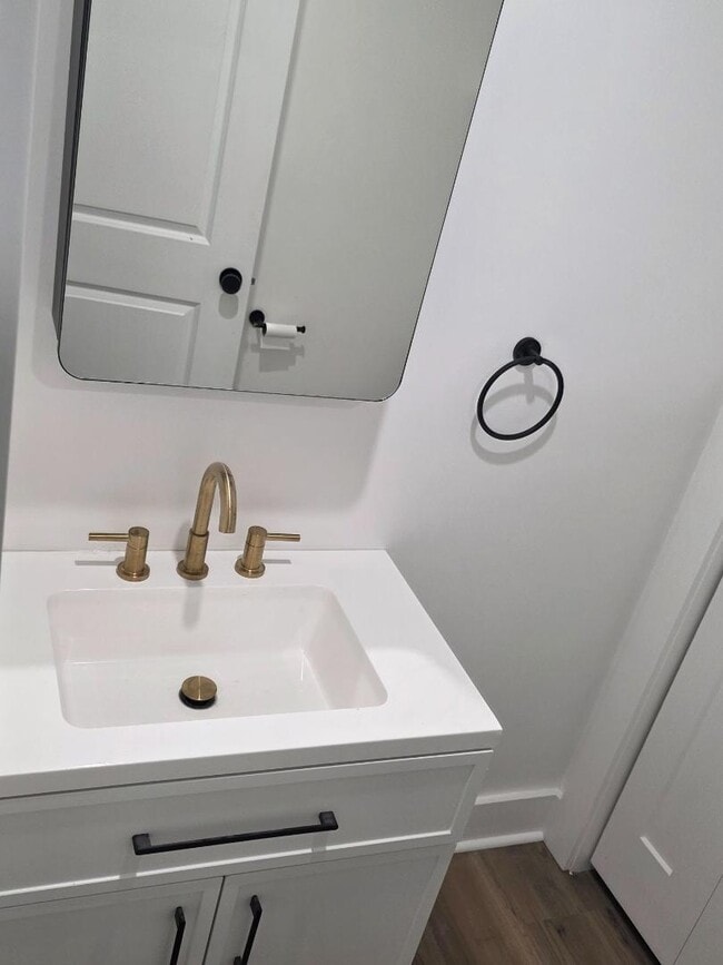 Photo - 1142 E College St