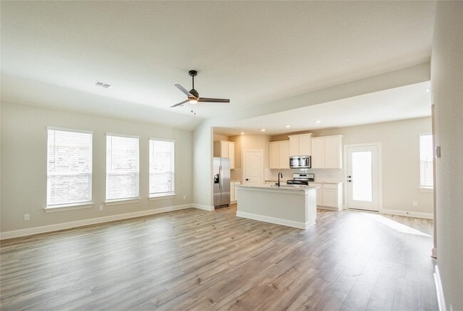 Photo - 613 Harbor Oaks Dr