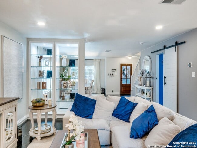 Photo - BEAUTIFULLY RENOVATED 4-BEDROOM HOME IN HUNTINGTON PLACE