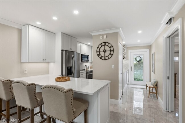 Photo - 682 Broad Ave S Unidad J682