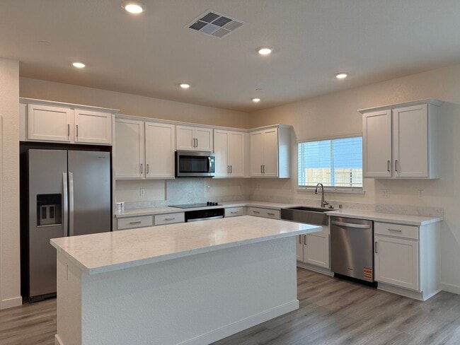 Photo - Beautiful 5 bed 3 bath located in West Ros...