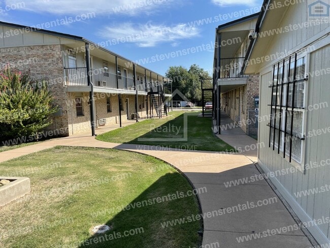 Photo - 1502 NW Kingsbury Ave