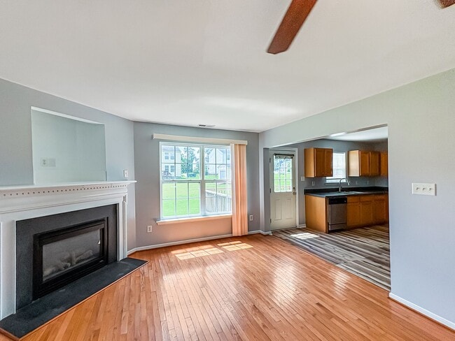 Building Photo - Spacious 4-Bedroom Colonial on Peaceful Cu... Rental