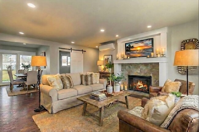 Photo - 604 W Crest Dr