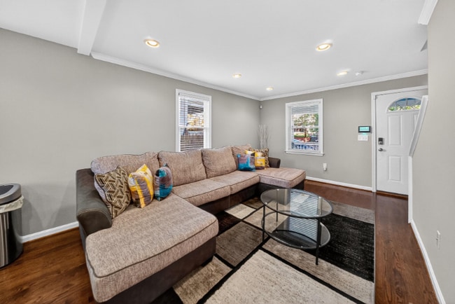 Photo - 5211 Jay St NE