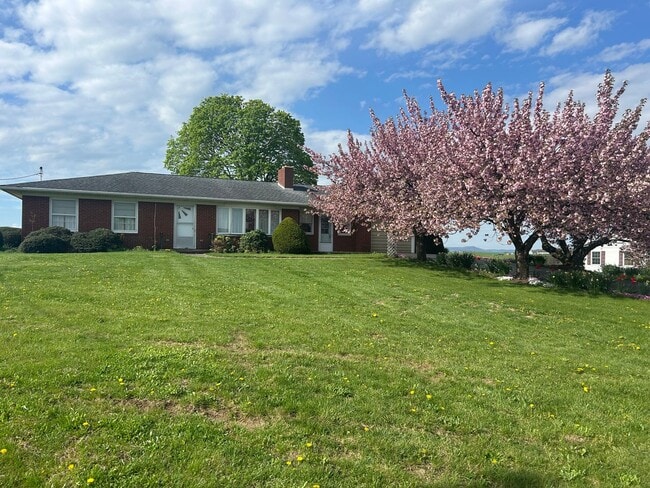 Photo - 824 Kauffman Rd W