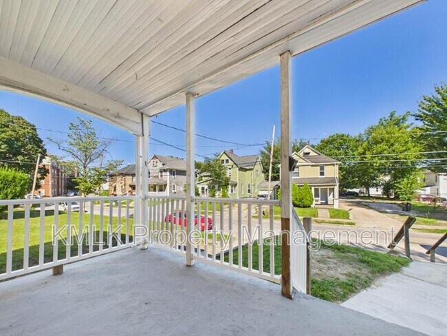 Photo - 428 Allyn St