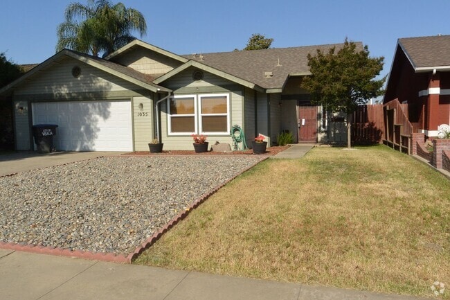 Building Photo - 3 Bedroom 2 Bathroom Golden West school di... Rental