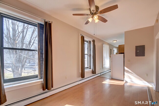 Photo - 26 Greene Ave Unidad A8