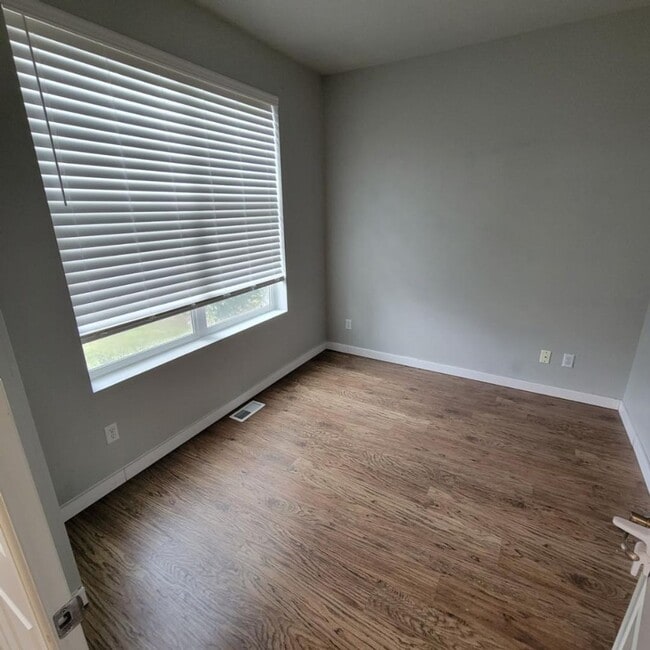 Photo - 4 Bedroom plus den, Lacey/Meridian Campus Home for Rent