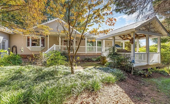 Photo - Charming ranch home 3 bedrooms and 2 bathrooms in Burlington w/ 5 garage spaces.