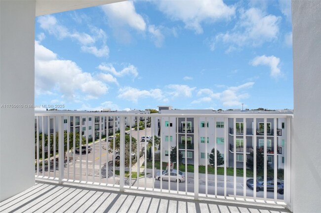 Photo - 1715 N Dixie Hwy Unit 2219