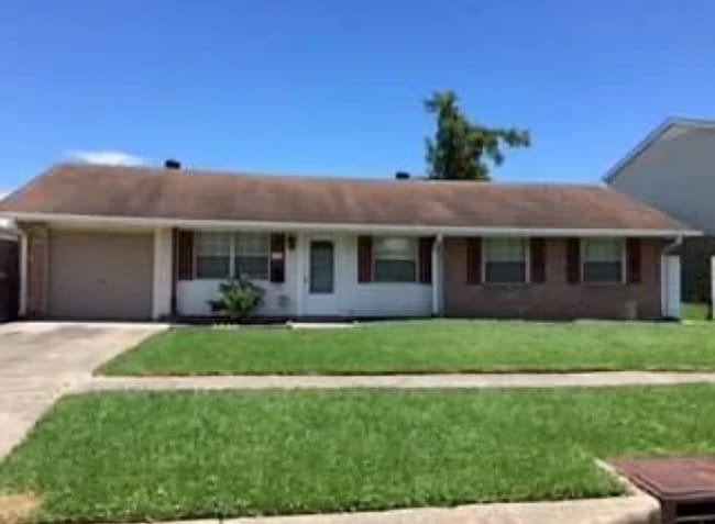 Building Photo - 428 Holy Cross Pl