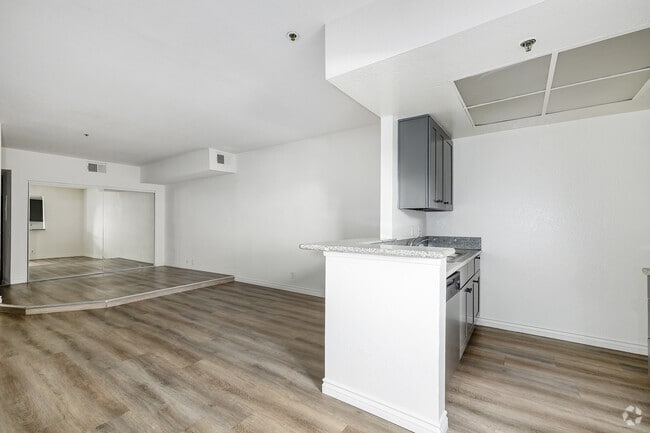 1BR, 1BA - 600SF - Kitchen