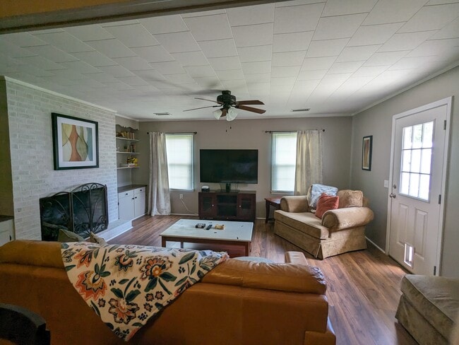 804 Mixon Dr