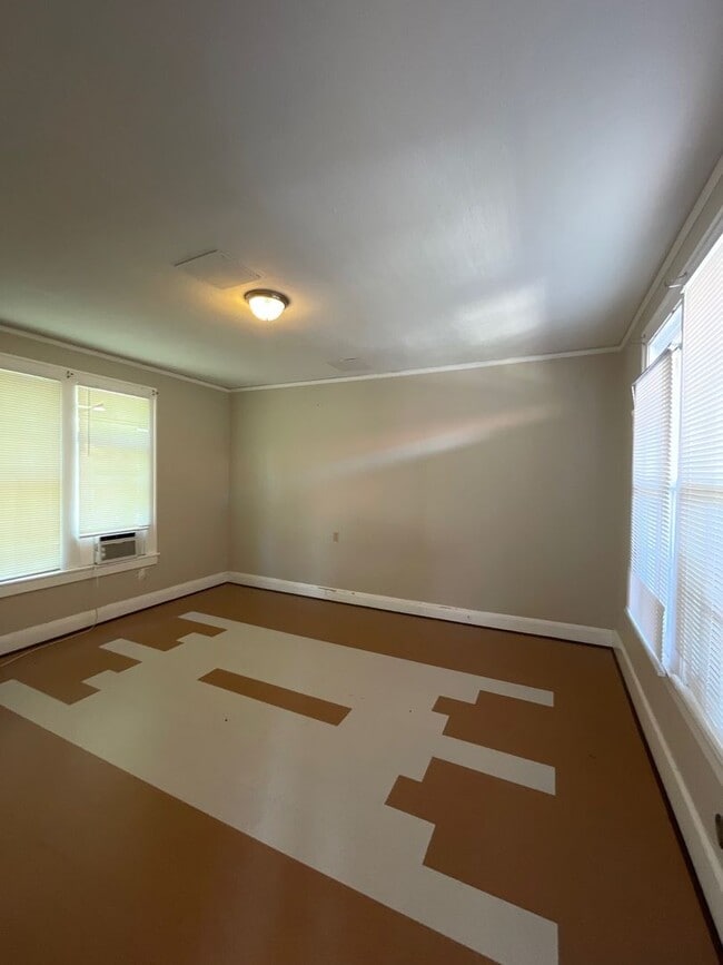 Photo - Ready for immediate move in ! 1/1 in Babso... Unit 43