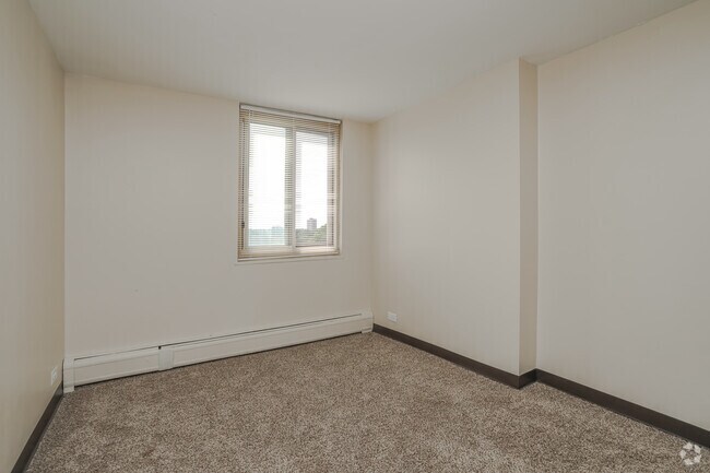 1 BR, 1 BA - Bedroom - Hyde Park West