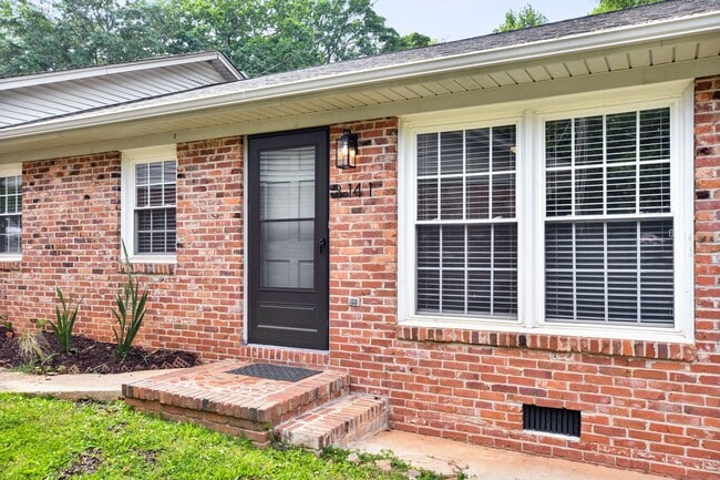 Photo - Tour Today! Beautiful redesigned corner co... Unidad 3141 Orleans Court