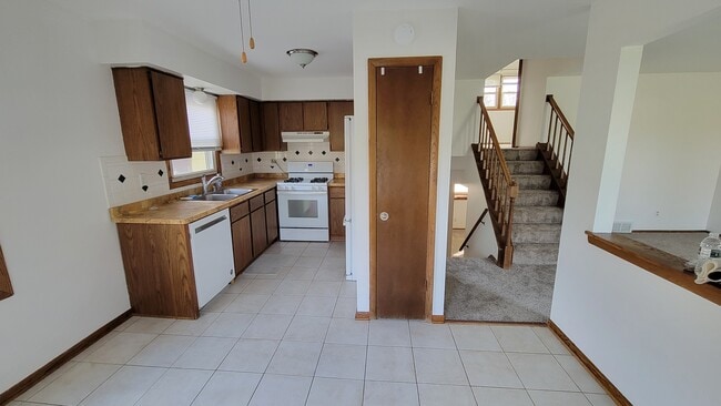 8233 Imperial Dr