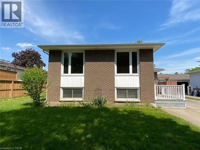 Photo - 92 Leaside Dr