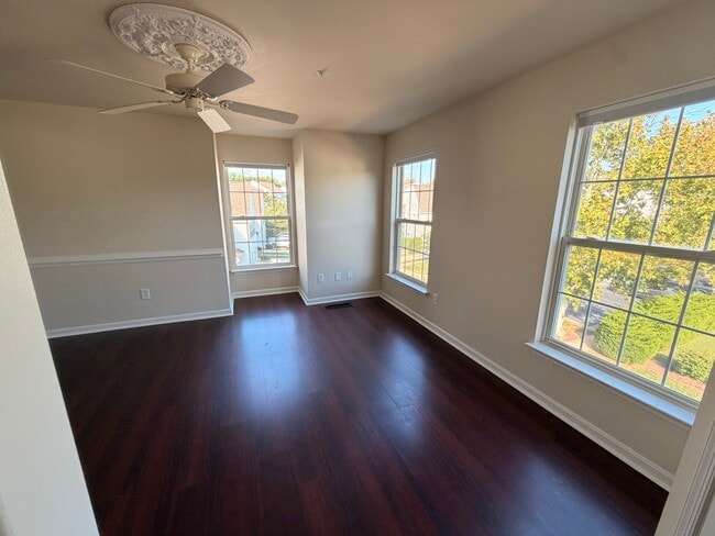 Photo - 6607 Thackwell Way