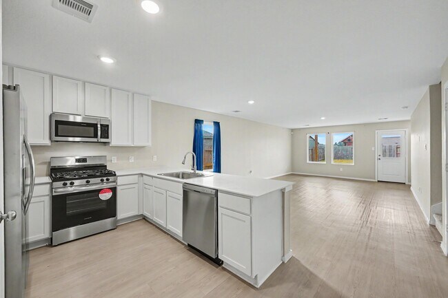 Photo - 21154 Vercelli St