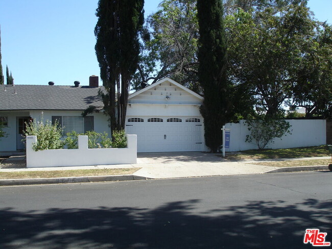 Building Photo - 6721 Melba Ave