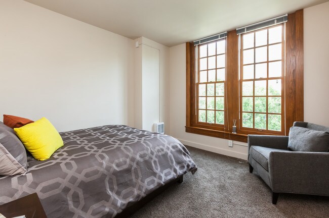Longfellow Lofts