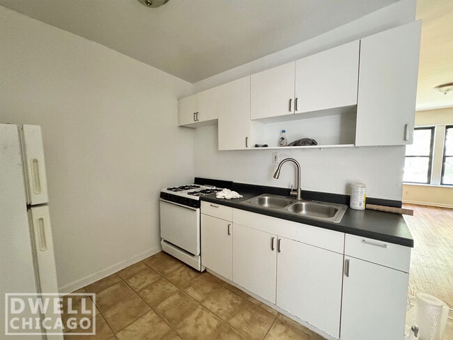 Photo - 2325 N Spaulding Ave Unidad 1A