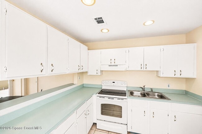 Photo - 1202 Linmoor Cir NE