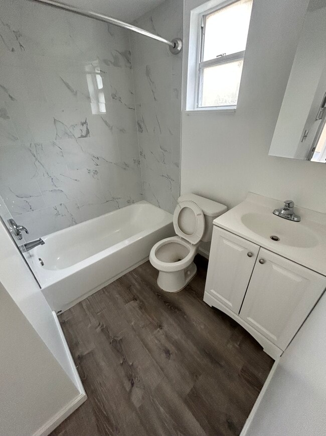 Photo - 150 Peachtree St